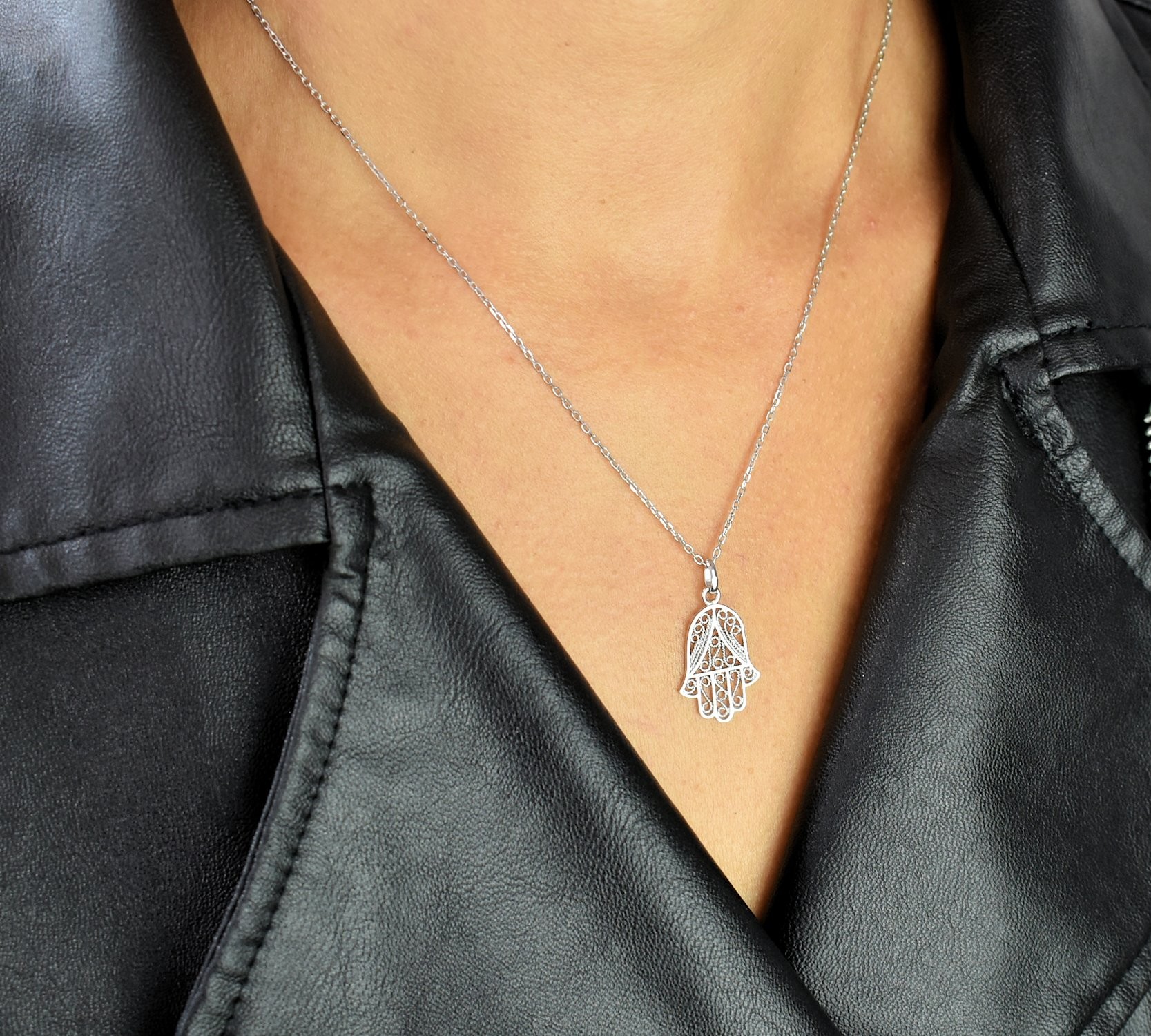 Collier Main de Fatma Khamsa ciselée argent 925 rhodié — Belle Comme Venus